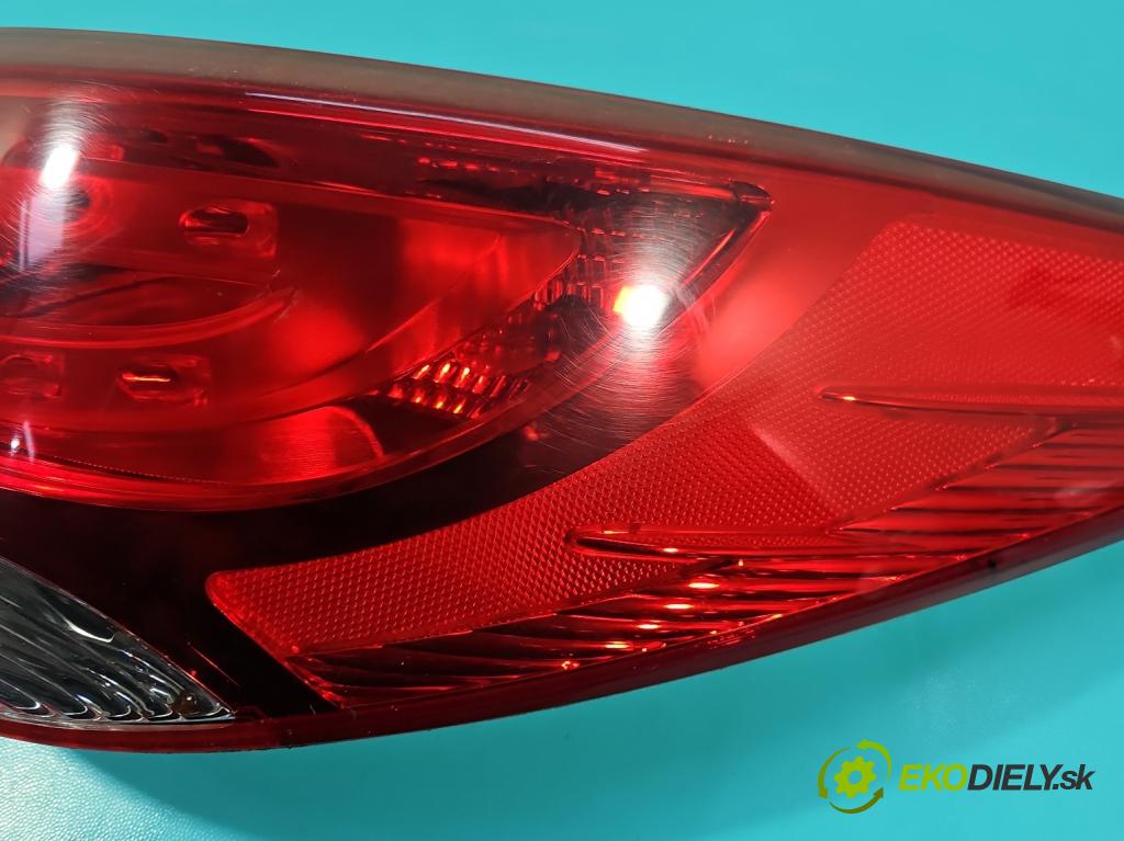 Hyundai Ix35 2.0 crdi 184hp manual 135 kW 1995 cm3 5- svetlo / reflektor zadné pravé 92402-2Y0 (Kľučka dverí ostatné)