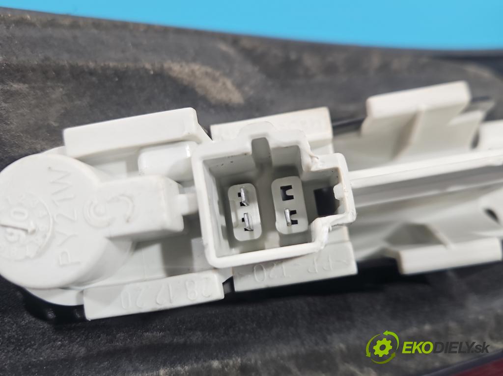 Volvo V50 2.0d 136 HP manual 100 kW 1997 cm3 5- svetlo / reflektor zadné pravé 30698921 (Kľučka dverí ostatné)