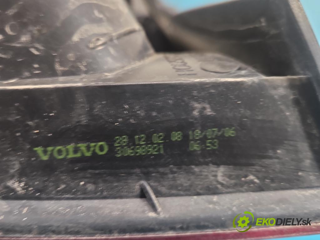 Volvo V50 2.0d 136 HP manual 100 kW 1997 cm3 5- svetlo / reflektor zadné pravé 30698921 (Kľučka dverí ostatné)
