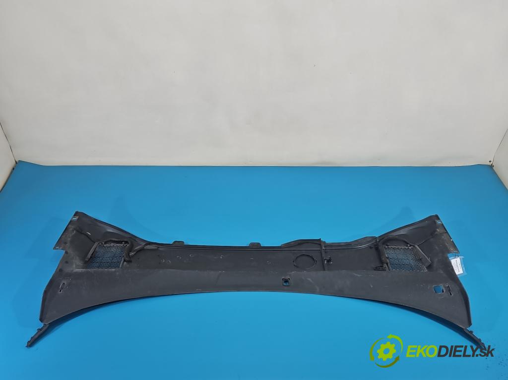 Volvo V70 III 2007-2016 2.0 D4 181KM manual 133 kW 1969 cm3 5- torpédo 31278077 (Plast pod čelním sklem)