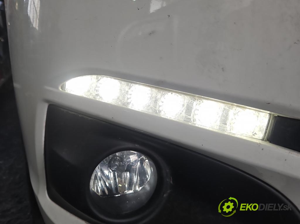 Peugeot 301 1.6 hdi 99 HP manual 73 kW 1560 cm3 4- Svetlo: prevádzky pravé 9802795580