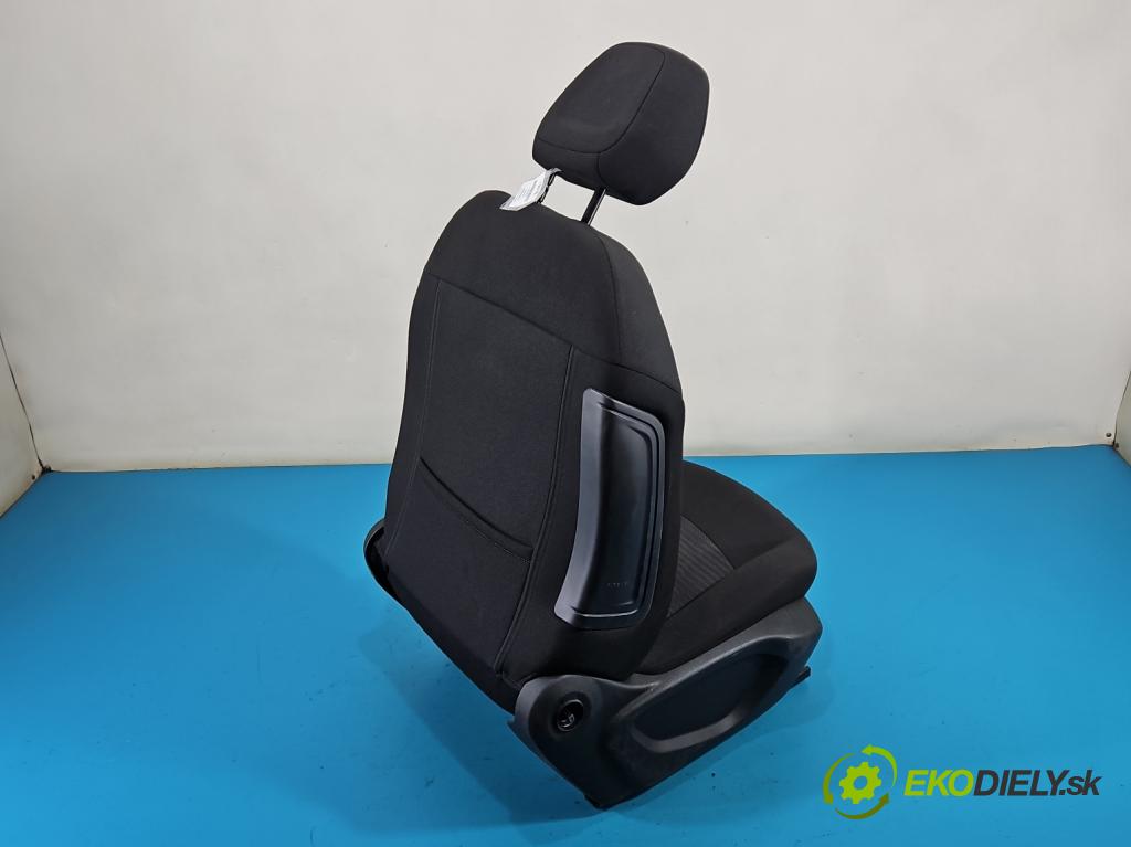 Peugeot 301 1.6 hdi 99 HP manual 73 kW 1560 cm3 4- Sedačka pravý (Sedadlo)