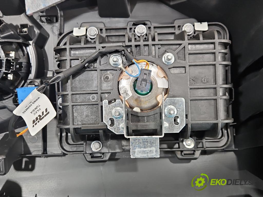 Peugeot 301 1.6 hdi 99 hp manual 73 kW 1560 cm3 4- kokpit,přistrojova deska