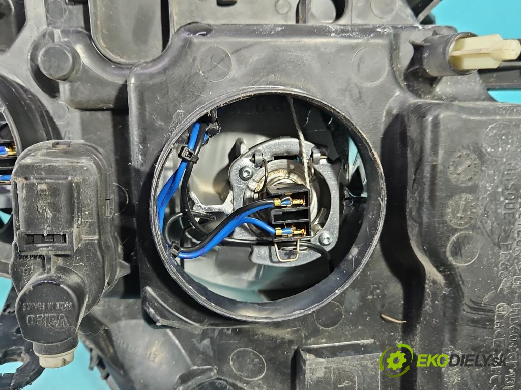 Renault Clio III 2005-2012 1.2 16V 75 HP manual 55 kW 1149 cm3 5- Reflektor: ľavý  (Kľučka dverí ostatné)