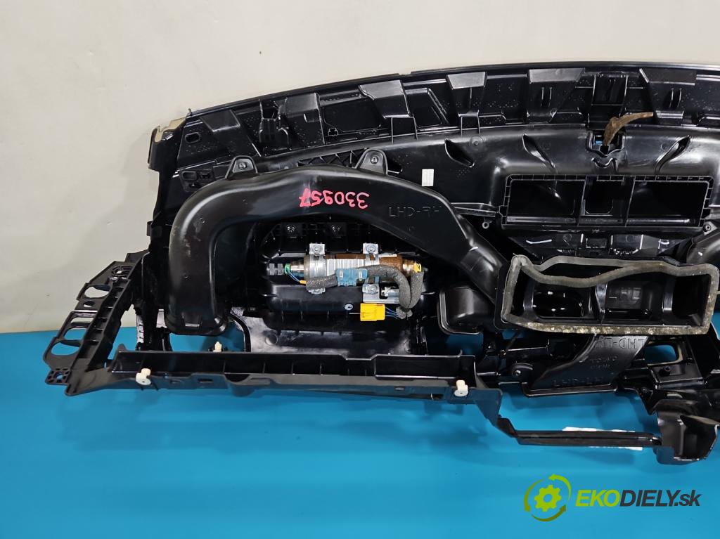 Volvo S60 II 2010-2018 2.5 T5 250 hp automatic 184 kW 2497 cm3 4- kokpit,přistrojova deska