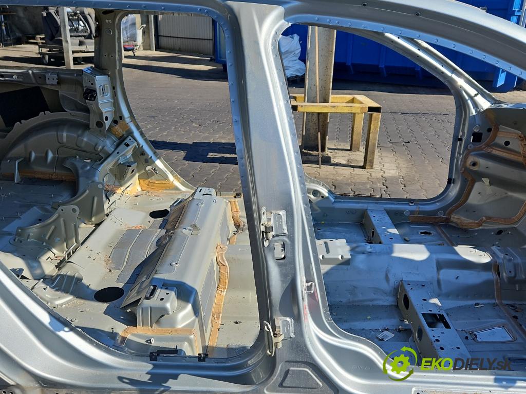 Volvo V70 III 2007-2016 2.0 D4 181KM manual 133 kW 1969 cm3 5- Práh: pravý  (Karoséria ostatné)