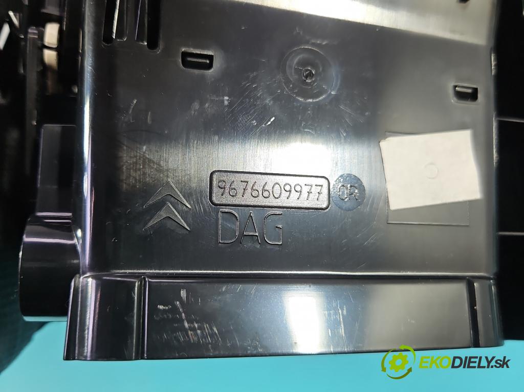 Citroen DS4 2011-2015 2.0 hdi RH02 163 HP manual 120 kW 1997 cm3 5- Mřížka: kúrenia stredová 9676609977 (Mriežka kúrenia (fukár))