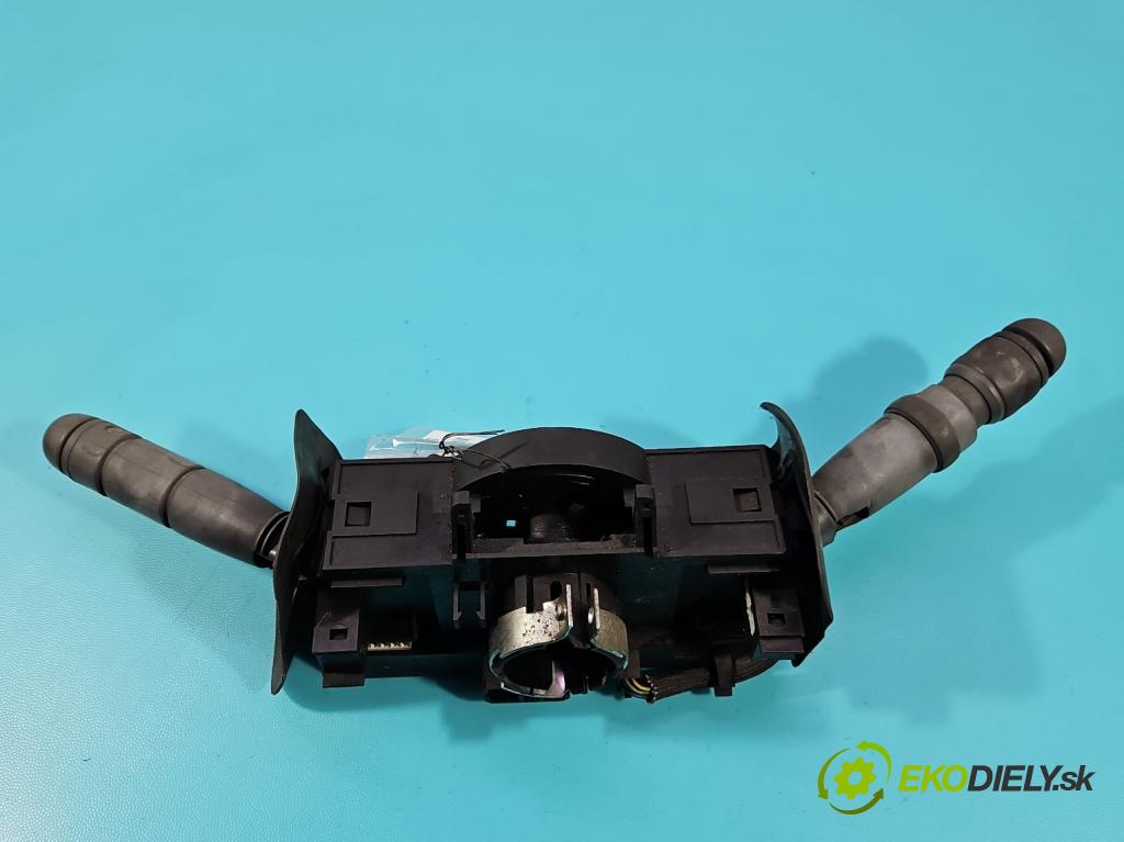Iveco Daily IV 2006-2014 2.3 HPI 136 HP manual 100 kW 2287 cm3 5- prepínač komplex:  (Prepínacie páčky pod volantom)
