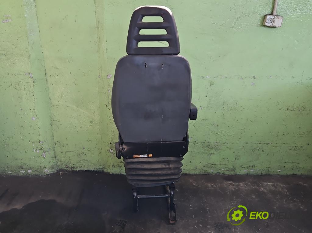 Iveco Daily IV 2006-2014 2.3 HPI 136 HP manual 100 kW 2287 cm3 5- Sedačka ľavý  (Sedadlo)