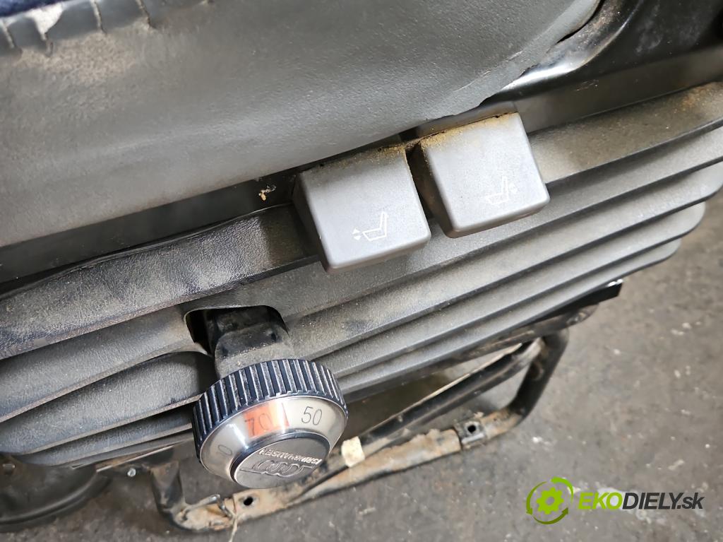 Iveco Daily IV 2006-2014 2.3 HPI 136 HP manual 100 kW 2287 cm3 5- Sedačka ľavý  (Sedadlo)