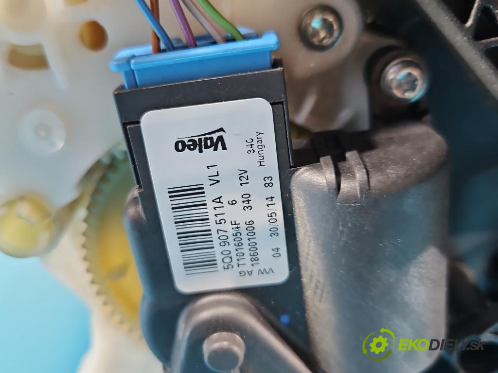 Vw Golf VII 2012-2020 1.6 tdi 105 hp manual 77 kW 1598 cm3 5- radiátor 5G0857939 (Radiátor topení)