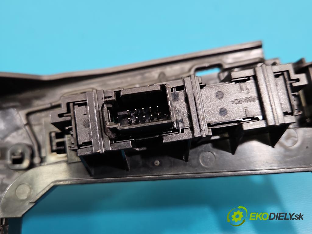 Vw Golf VII 2012-2020 1.6 tdi 105 hp manual 77 kW 1598 cm3 5- kryt plastová 5G0862531