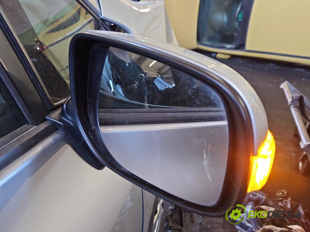 Toyota Auris I 2006-2013 1.3 16V 99 HP manual 73 kW 1329 cm3 5- zrkadlo pravé  (Kľučka dverí ostatné)