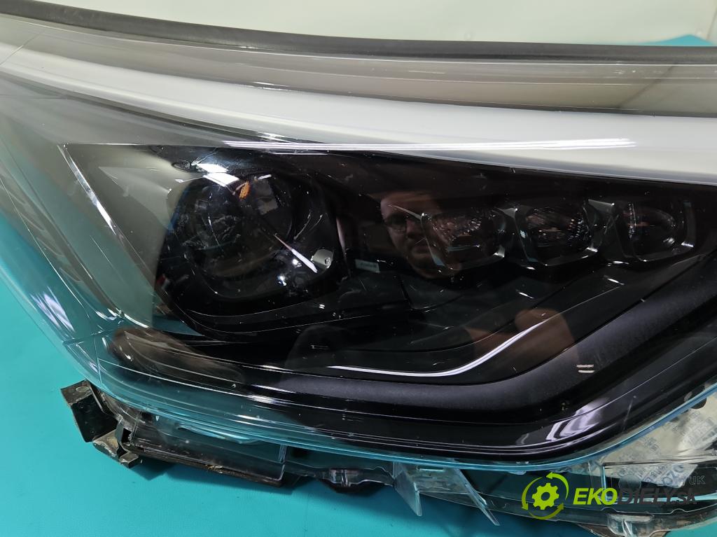 Toyota C-HR I 2016-2023 2.0 16V 152KM automatic 112 kW 1987 cm3 5- světlo pravý 81130-YP282-00 (Pravé přední světlo)