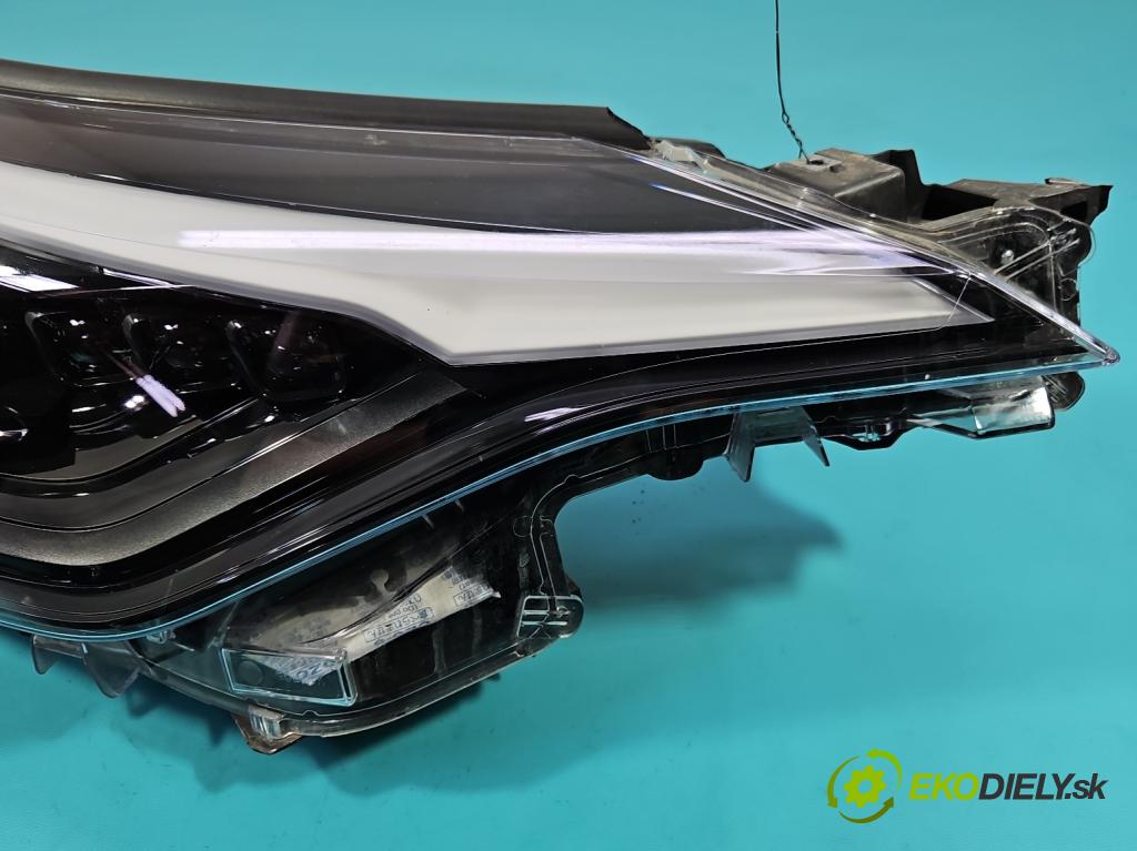 Toyota C-HR I 2016-2023 2.0 16V 152KM automatic 112 kW 1987 cm3 5- světlo pravý 81130-YP282-00 (Pravé přední světlo)