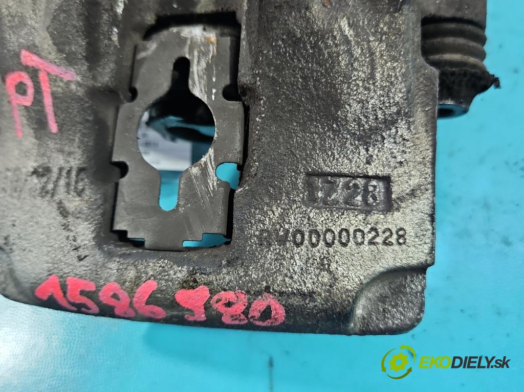 Iveco Daily IV 2006-2014 2.3 HPI 136 HP manual 100 kW 2287 cm3 5- brzdič zadné pravý  (Kľučka dverí ostatné)