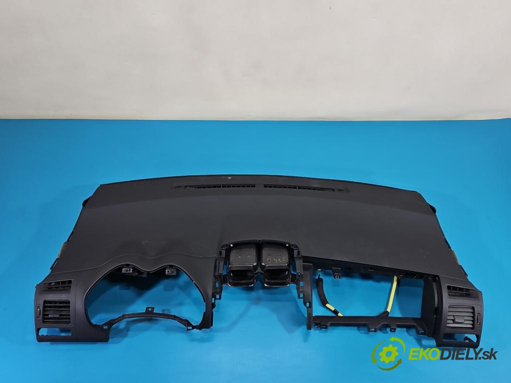 Toyota Auris I 2006-2013 1.3 16V 99 HP manual 73 kW 1329 cm3 5- kokpit,pristrojová doska rozdeľovacia