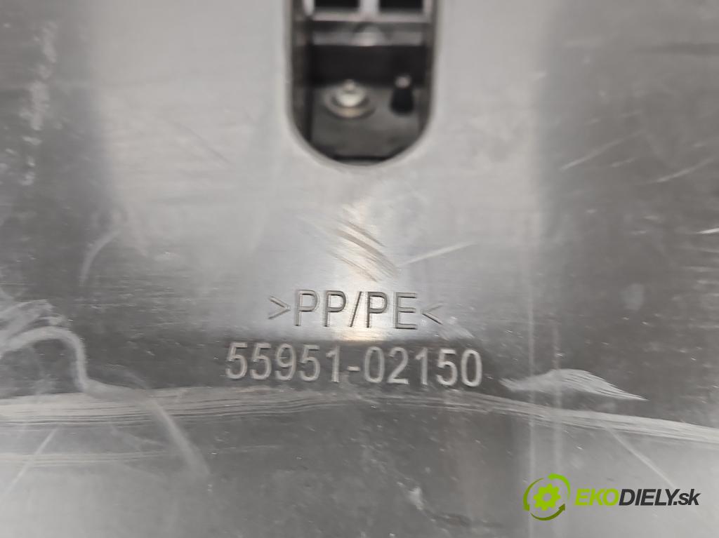 Toyota Auris I 2006-2013 1.3 16V 99 HP manual 73 kW 1329 cm3 5- kokpit,pristrojová doska rozdeľovacia