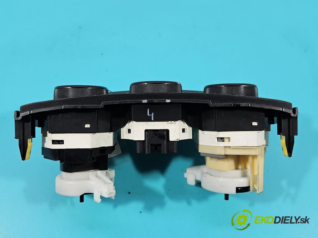 Toyota Auris I 2006-2013 1.3 16V 99 HP manual 73 kW 1329 cm3 5- panel kúrenia 55406-02420