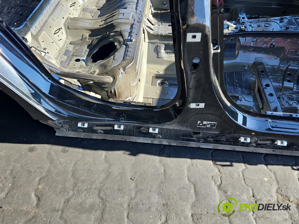 Bmw 3 G20 2018- 2.0 T 156 HP automatic 115 kW 1998 cm3 4- Práh: pravý  (Karoséria ostatné)