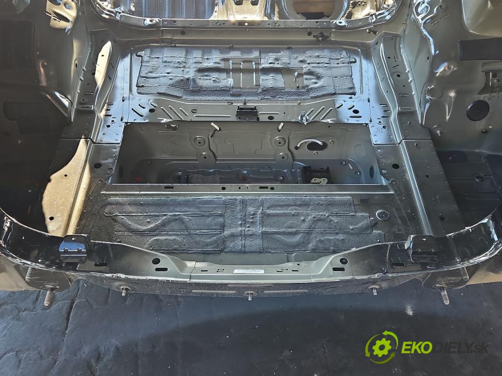 Bmw 3 G20 2018- 2.0 T 156 hp automatic 115 kW 1998 cm3 4- stěna zadní 1587110