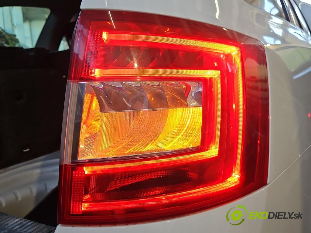 Skoda Octavia III 2013- 2.0 tdi 150 HP manual 110 kW 1968 cm3 5- svetlo / reflektor zadné pravé 5E9945096A (Kľučka dverí ostatné)