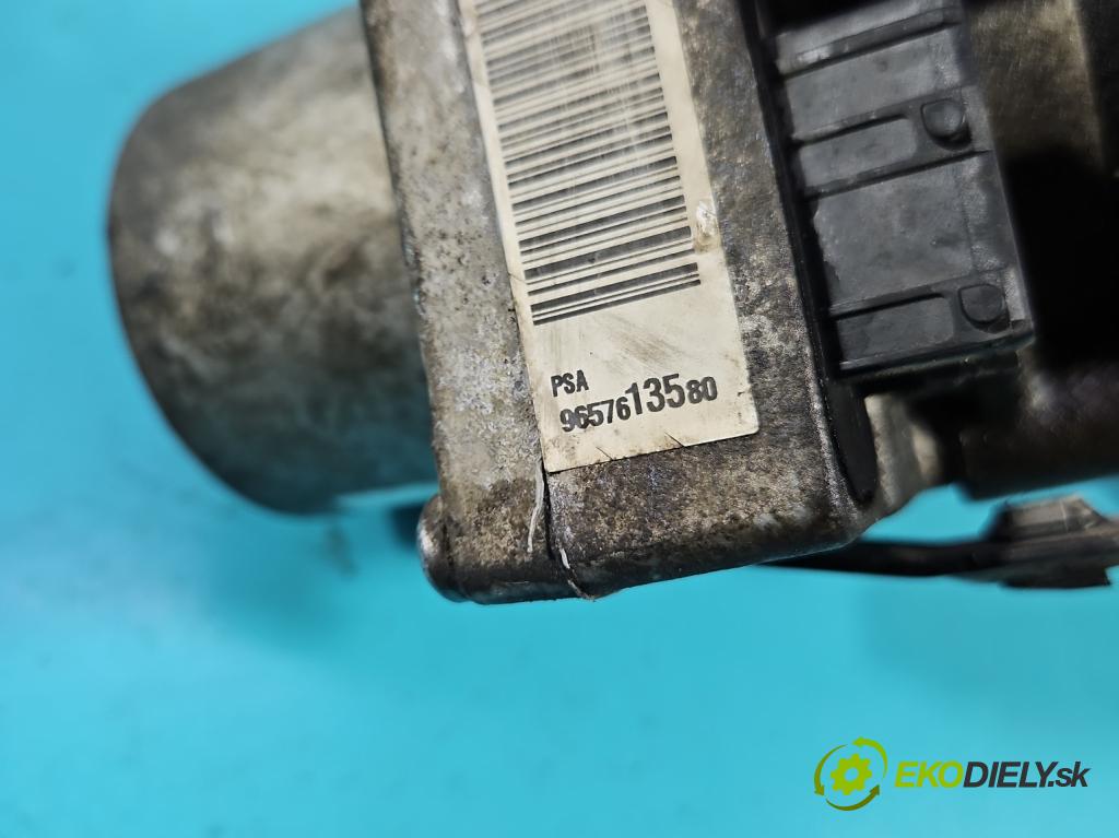 Citroen C4 I 2004-2011 1.4 16V 88 HP manual 65 kW 1360 cm3 5- čerpadlo posilovač 9657613580 (Servočerpadlo)