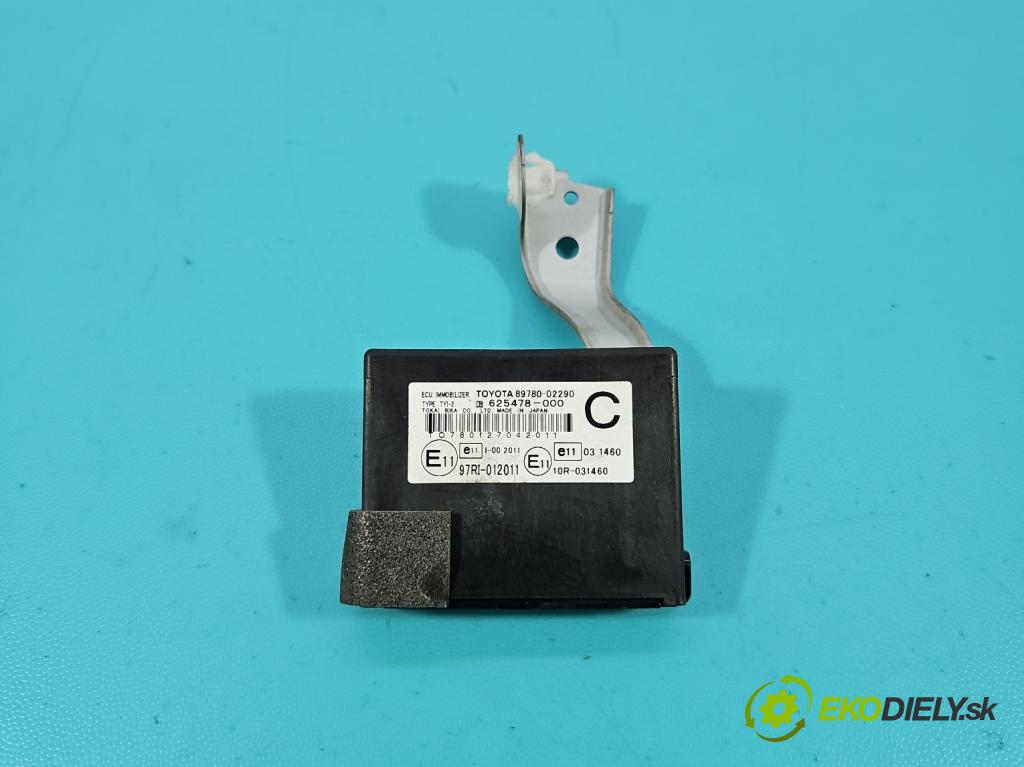 Toyota Auris I 2006-2013 1.3 16V 99 HP manual 73 kW 1329 cm3 5- riadiaca jednotka motora 89661-02W31