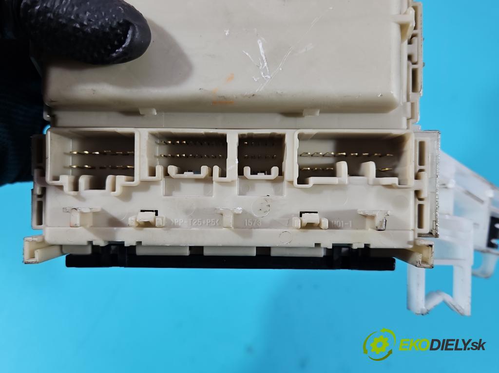 Toyota Auris I 2006-2013 1.3 16V 99 HP manual 73 kW 1329 cm3 5- riadiaca jednotka motora 89661-02W31