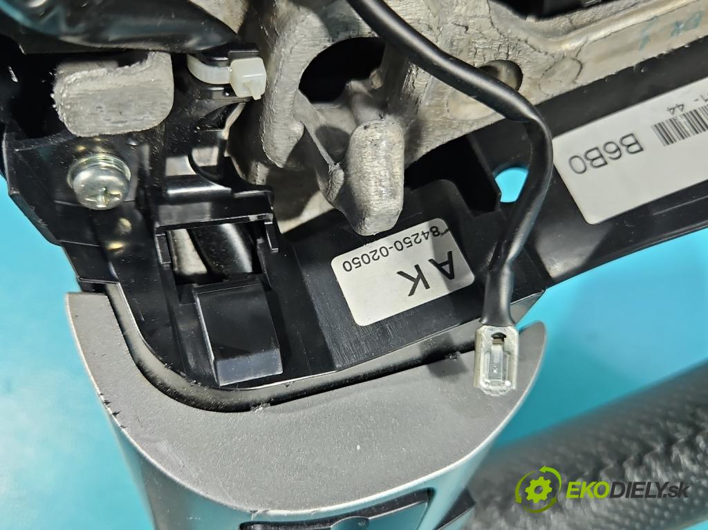 Toyota Auris I 2006-2013 1.3 16V 99 HP manual 73 kW 1329 cm3 5- volant  (Volant)