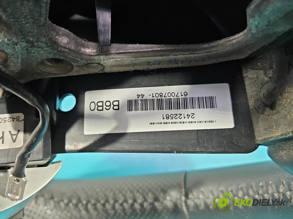 Toyota Auris I 2006-2013 1.3 16V 99 HP manual 73 kW 1329 cm3 5- volant  (Volant)
