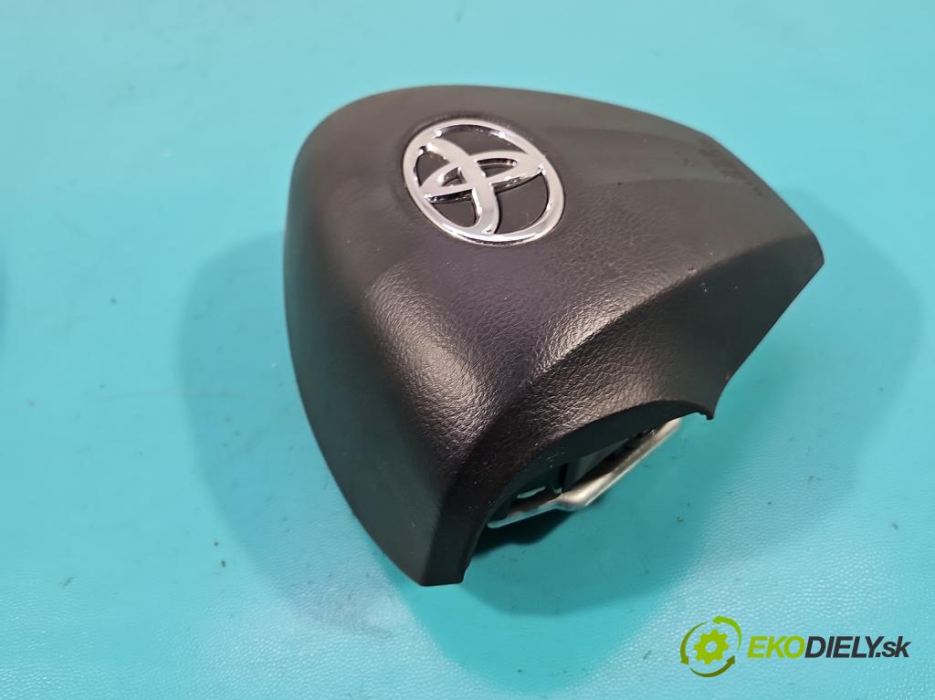 Toyota Auris I 2006-2013 1.3 16V 99 HP manual 73 kW 1329 cm3 5- volant  (Volant)