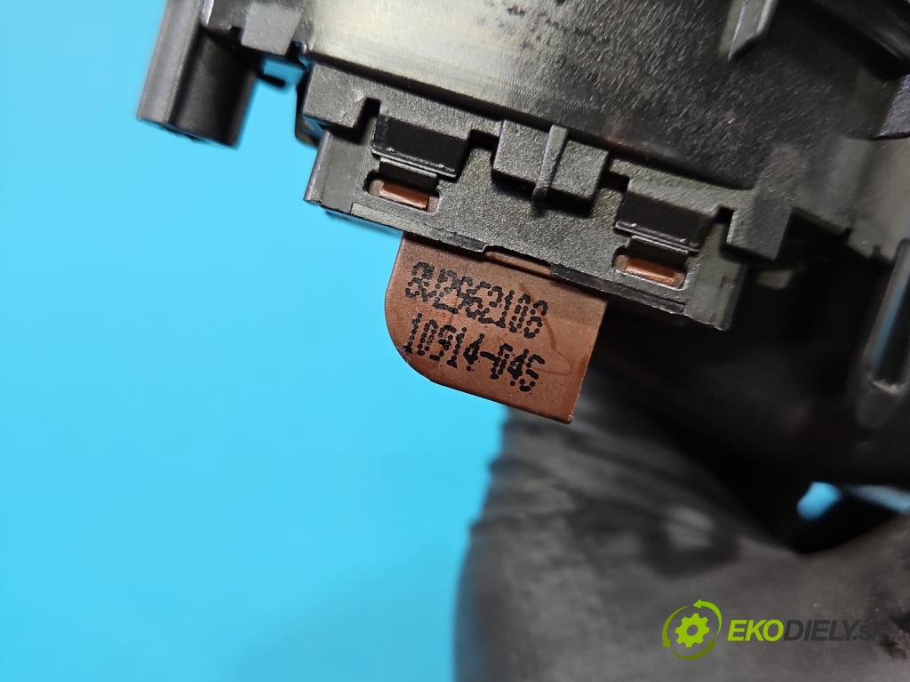 Audi A3 8V 2013-2020 1.8 TFSI 179KM automatic 132 kW 1798 cm3 4- klika uvnitř: přední pravé 8V3837020