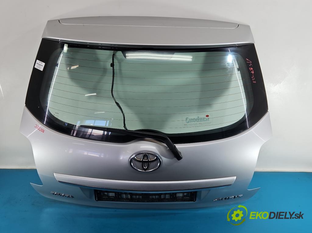 Toyota Auris I 2006-2013 1.3 16V 99 HP manual 73 kW 1329 cm3 5- zadna kufor  (Kapota zadná (kufor))