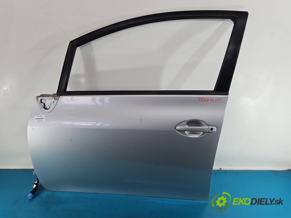 Toyota Auris I 2006-2013 1.3 16V 99 hp manual 73 kW 1329 cm3 5- dveře přední levé  (Klika dveří ostatní)