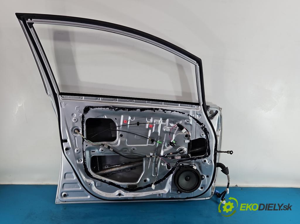 Toyota Auris I 2006-2013 1.3 16V 99 hp manual 73 kW 1329 cm3 5- dveře přední levé  (Klika dveří ostatní)