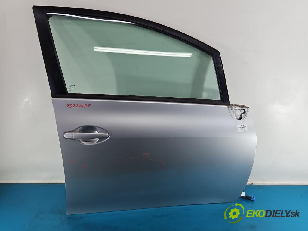 Toyota Auris I 2006-2013 1.3 16V 99 HP manual 73 kW 1329 cm3 5- dvere predné pravé  (Kľučka dverí ostatné)
