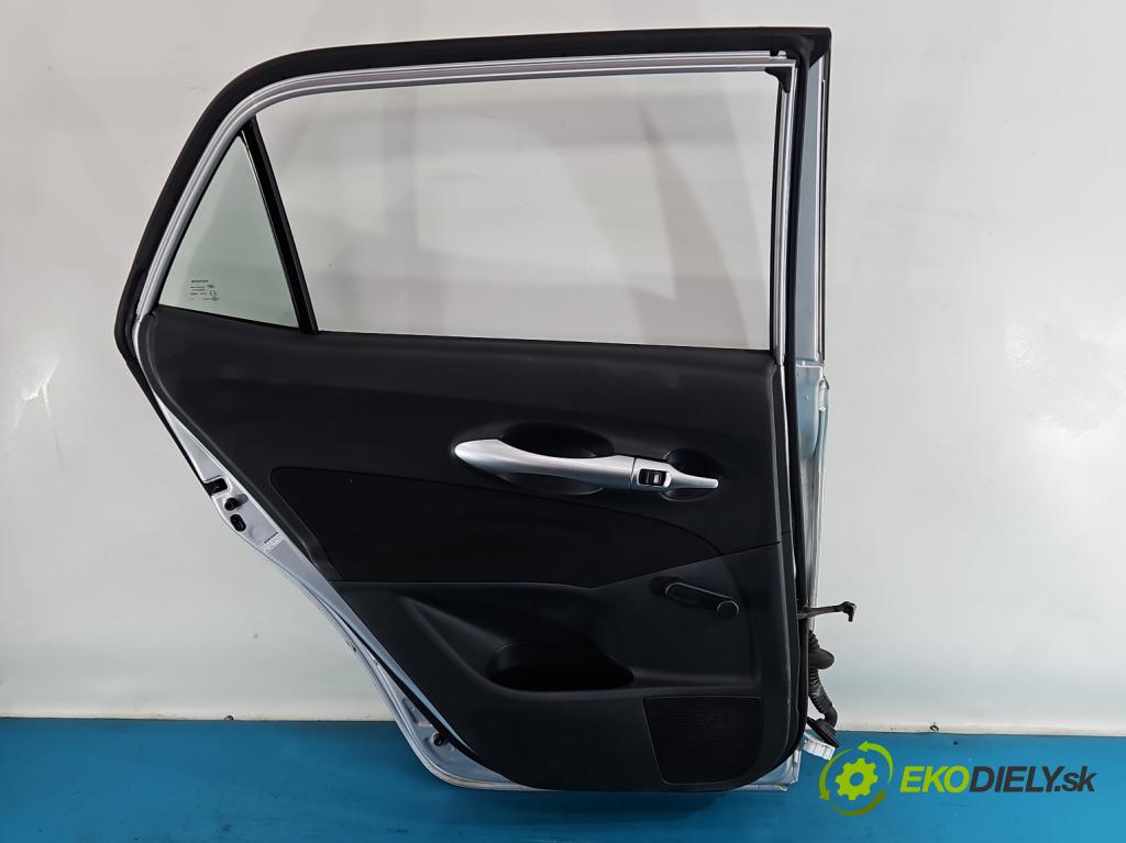 Toyota Auris I 2006-2013 1.3 16V 99 HP manual 73 kW 1329 cm3 5- dvere zadné ľavé  (Kľučka dverí ostatné)