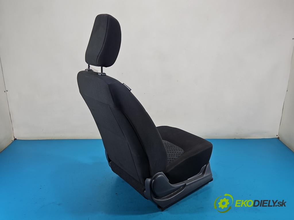 Suzuki Celerio 1.0 12V 68 HP manual 50 kW 998 cm3 5- Sedačka pravý  (Sedadlo)
