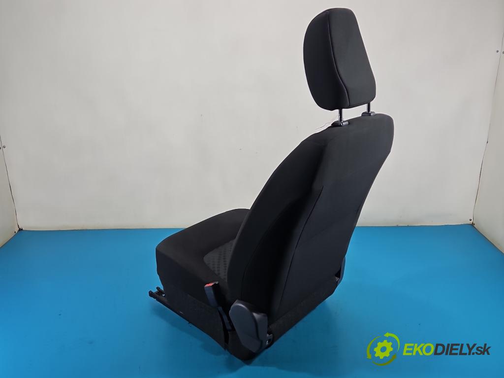 Suzuki Celerio 1.0 12V 68 HP manual 50 kW 998 cm3 5- Sedačka pravý  (Sedadlo)