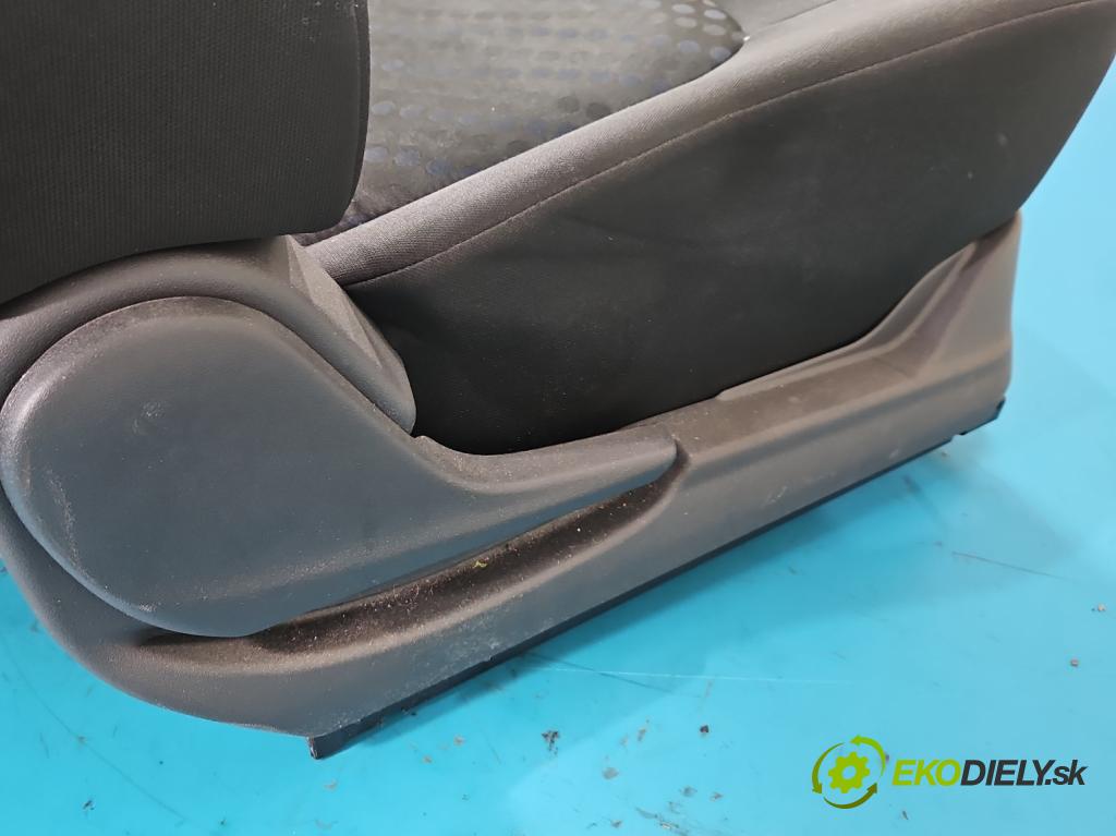 Suzuki Celerio 1.0 12V 68 HP manual 50 kW 998 cm3 5- Sedačka pravý  (Sedadlo)