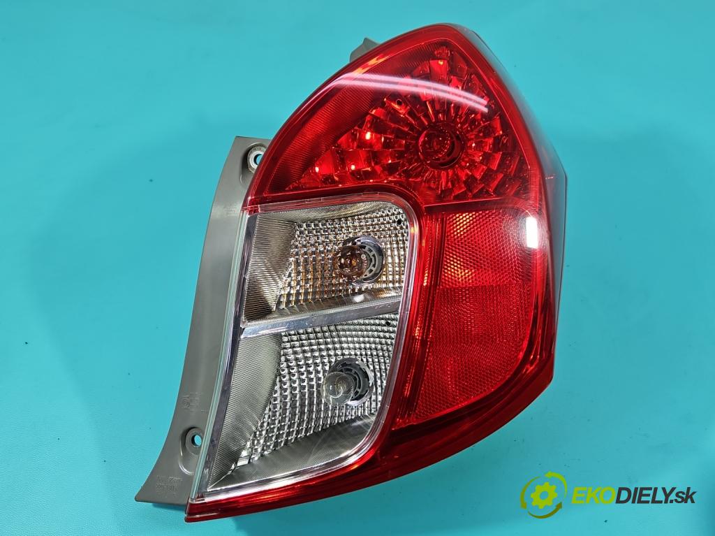 Suzuki Celerio 1.0 12V 68 HP manual 50 kW 998 cm3 5- svetlo / reflektor zadné pravé 220-18115 (Kľučka dverí ostatné)