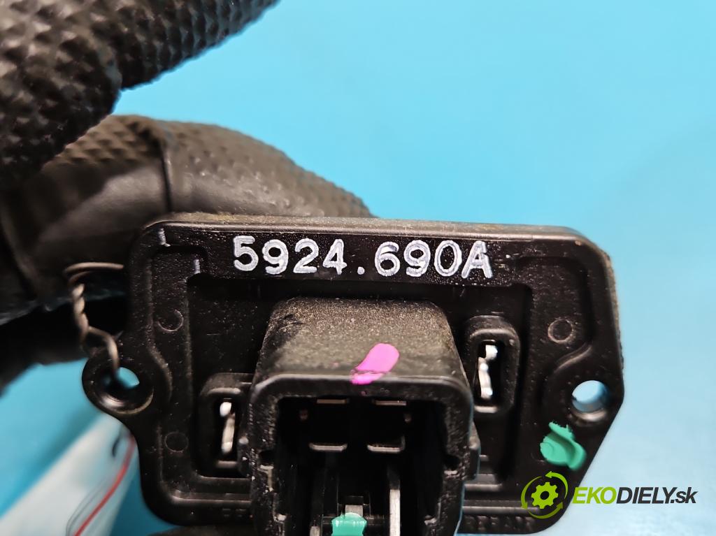 Suzuki Celerio 1.0 12V 68 HP manual 50 kW 998 cm3 5- rezistor 5924-690A