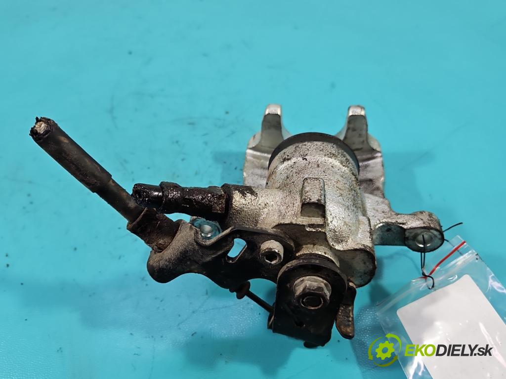 Audi A4 B5 1994-2001 1.8 20V 125 HP manual 92 kW 1781 cm3 4- brzdič zadné ľavý  (Kľučka dverí ostatné)
