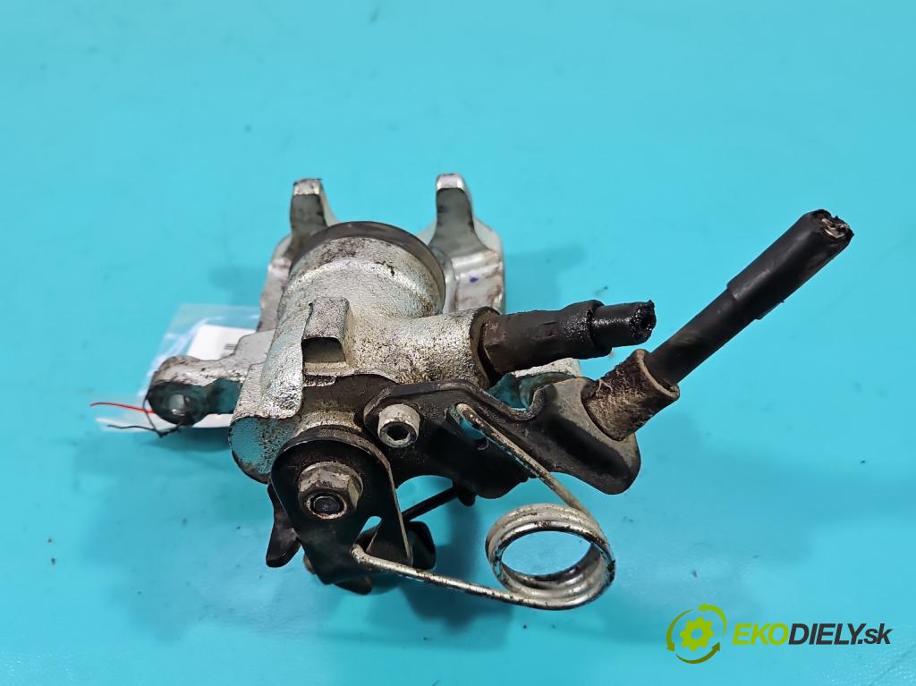 Audi A4 B5 1994-2001 1.8 20V 125 HP manual 92 kW 1781 cm3 4- brzdič zadné pravý  (Kľučka dverí ostatné)