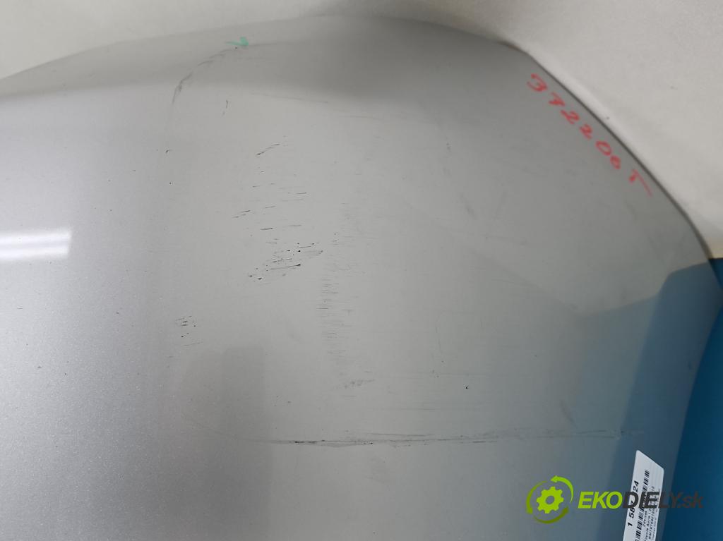 Toyota Auris I 2006-2013 1.3 16V 99 HP manual 73 kW 1329 cm3 5- nárazník zadné  (Kľučka dverí ostatné)