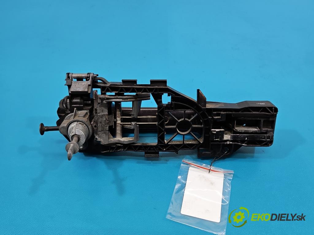 Vw Passat B7 2010-2014 2.0 tdi 140 hp automatic 103 kW 1968 cm3 5- klika přední levé 3C0837885H (Vnější přední levá klika dveří)