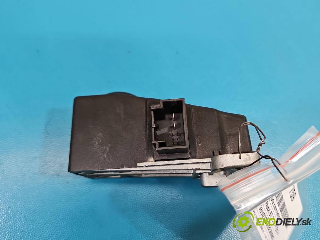 Vw Passat B7 2010-2014 2.0 tdi 140 HP automatic 103 kW 1968 cm3 5- Blokáda: řízení: 3C0905861J (Riadenie ostatné)