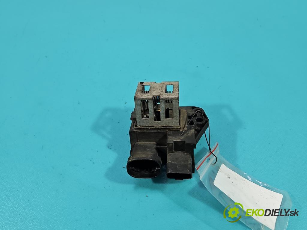 Citroen C3 III 2016-2024 1.2 12V 82 hp manual 60 kW 1199 cm3 5- rezistor 98372A
