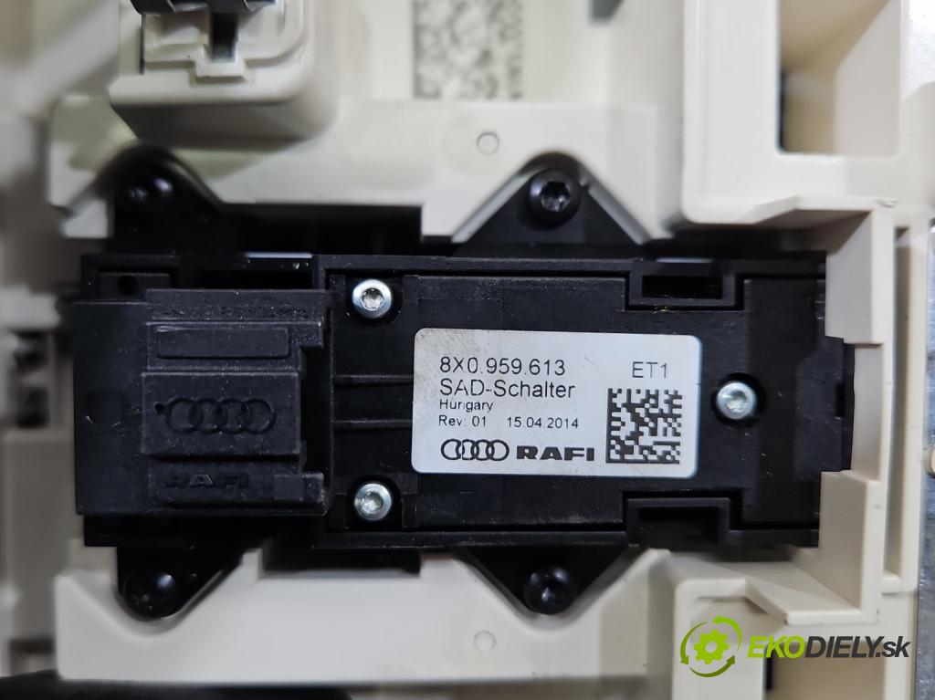 Audi A3 8V 2013-2020 1.8 TFSI 179KM automatic 132 kW 1798 cm3 4- světlo interiéru 8V0947135C